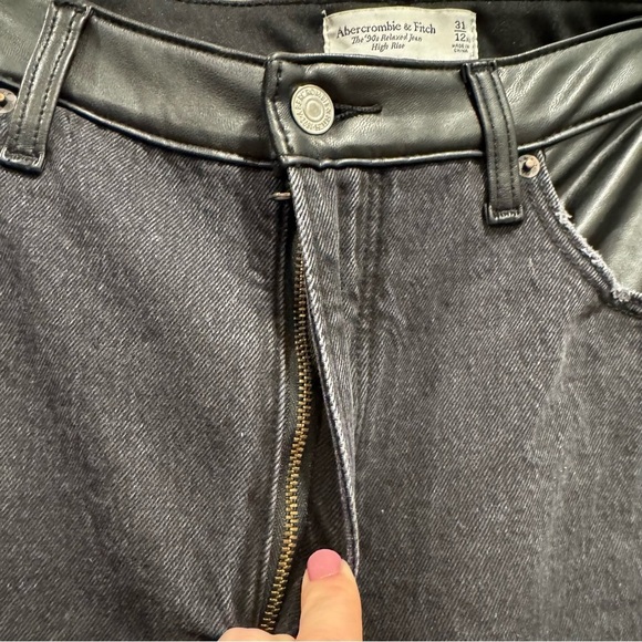 Abercrombie Black Loose High Rise Jean‎ 31 Tall Black Leather Grunge Full Length - Picture 12 of 14